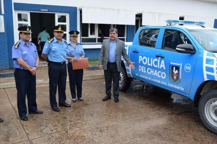 El Ministerio de Seguridad entreg camionetas a la Polic a de